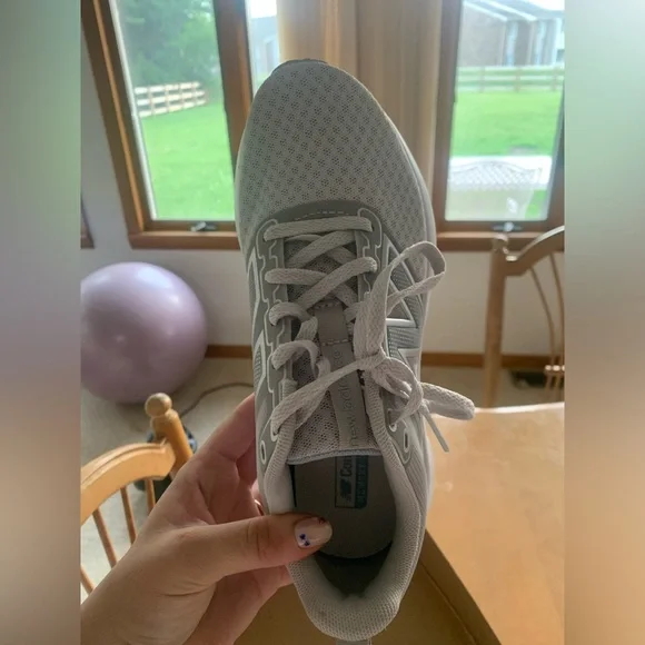 New Balance Shoes - Picture 2 of 5